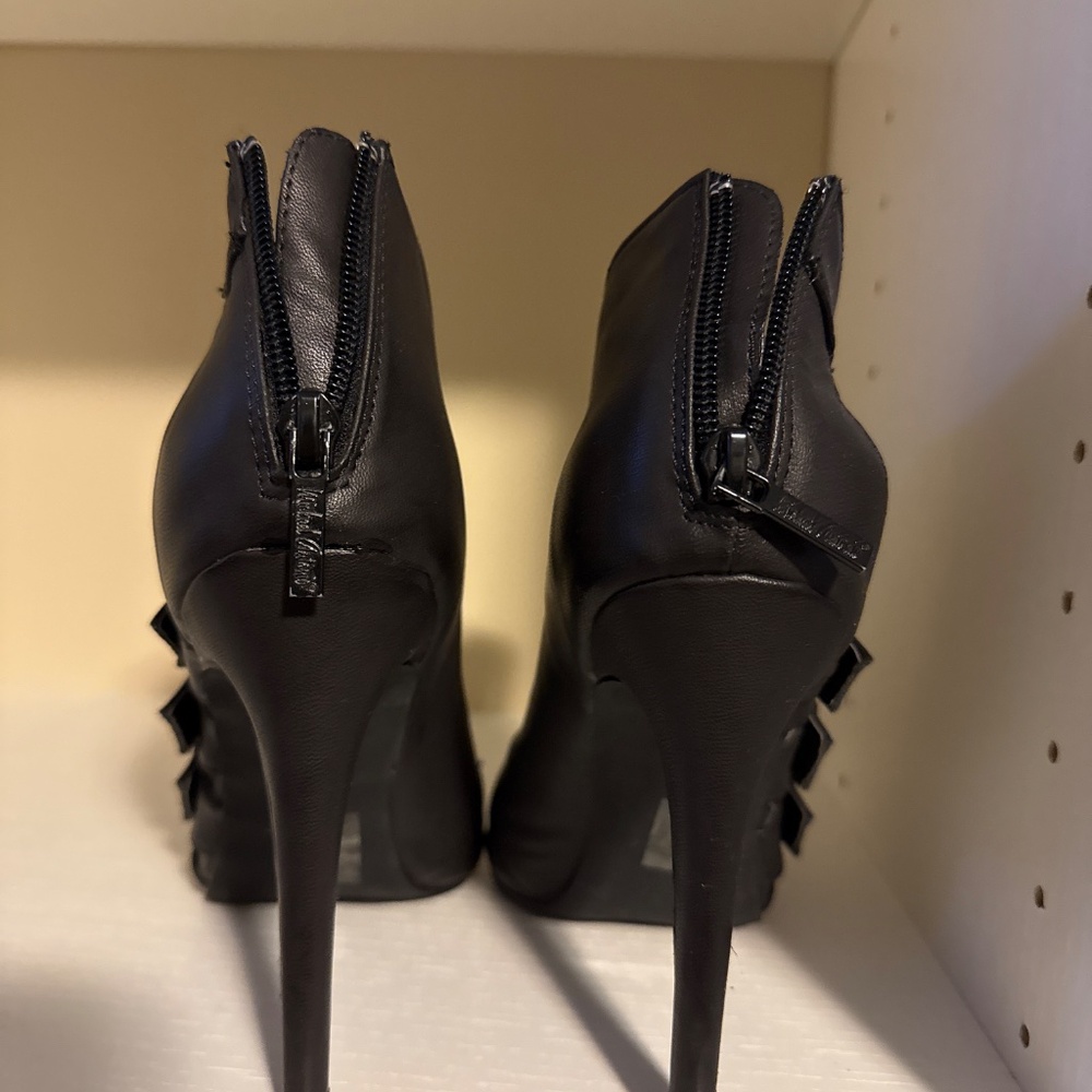 Shoes - Picture 2 of 4